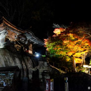 Oku Aizu (Yanaizu), Entrance of Enzo-ji temple and light-up in autumn