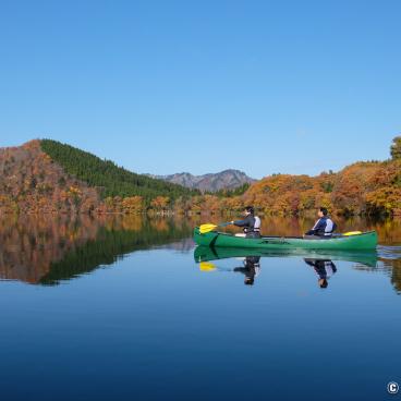 Oku Aizu (Kaneyama), Canoe ride on Lake Numazawa in autumn