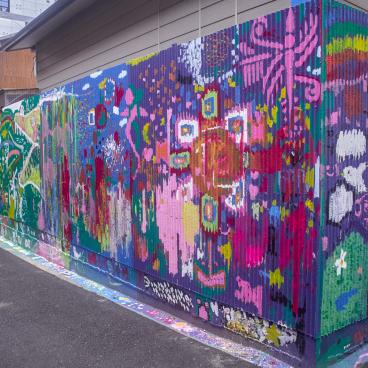 Nakazaki-cho in Osaka, Multicolored wall
