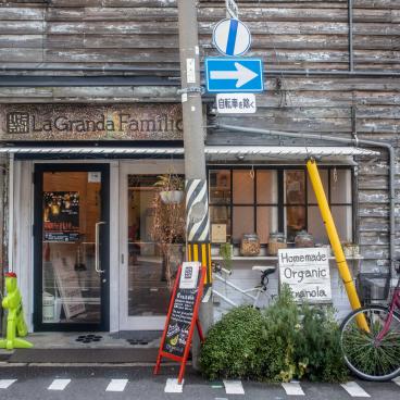 Nakazaki-cho in Osaka, Shop La Granda Familio