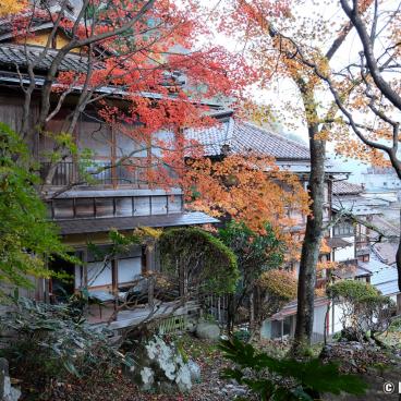 Higashiyama Onsen Mukaitaki, View on the traditional ryokan from the garden in autumn