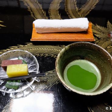 Higashiyama Onsen Mukaitaki, Matcha green tea and Japanese confectionary