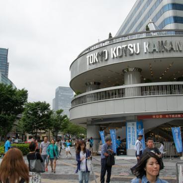 Kotsu Kaikan Coline (Tokyo), Entrance of the shopping mall