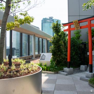 Ginza Six Garden, Small Shinto shrine