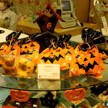 Halloween-themed confectionaries in Osaka