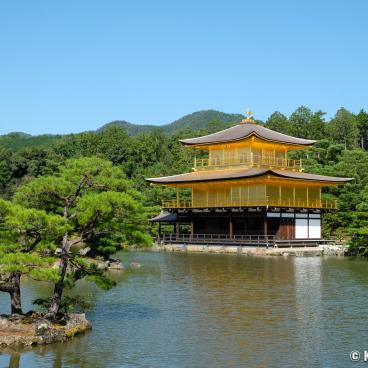 Kinkaku-ji (Kyoto), View of the Golden Pavilion in October 2021 (after its golden roof's renovation)