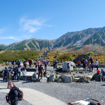 Murodo, Hikers at the bus terminus (Murodo Station)