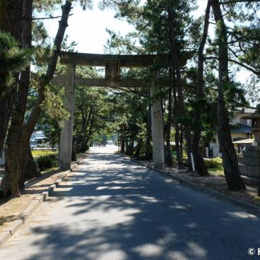 Kibitsu-jinja, Torii gate and alley to the shrine