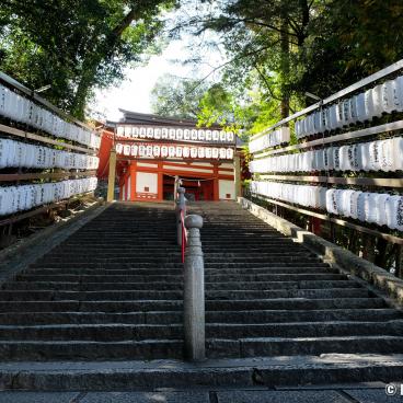 Kibitsu-jinja, Entrance stairway to the shrine's main plaza