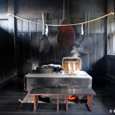 Kibitsu-jinja, Holy cauldron in Okama-den pavilion