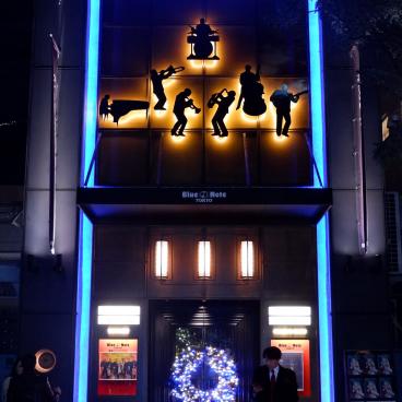 Blue Note Tokyo, Storefront at night