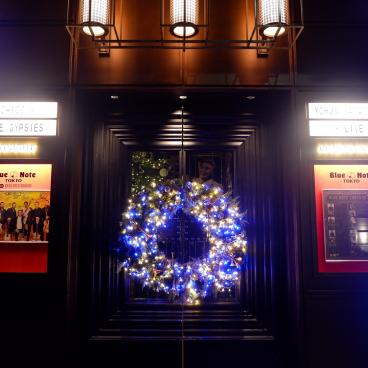 Blue Note Tokyo, Storefront at night 2