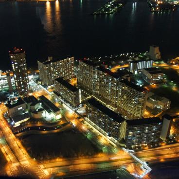 Cosmo Tower (Osaka), Night view on Cosmo Square