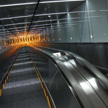 Cosmo Tower (Osaka), Escalator to the Observatory
