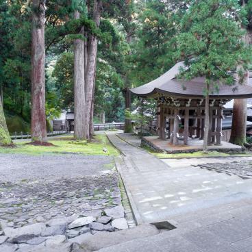 Eihei-ji (Fukui), Stairway and bell tower