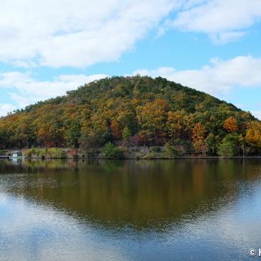Near Entsu-ji (Kyoto), Park and Lake Takaragaike in autumn 2