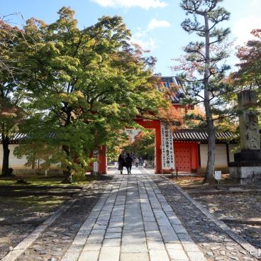 Shinnyo-do (Shinshogokuraku-ji), Entrance gate of the temple