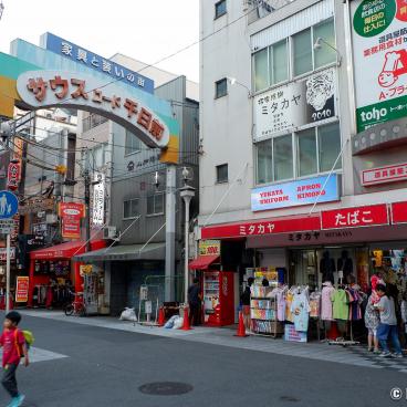 Sennichimae Doguyasuji, Surrounding neighborhood Namba Sennichimae