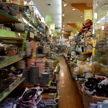 Sennichimae Doguyasuji, Japanese tableware