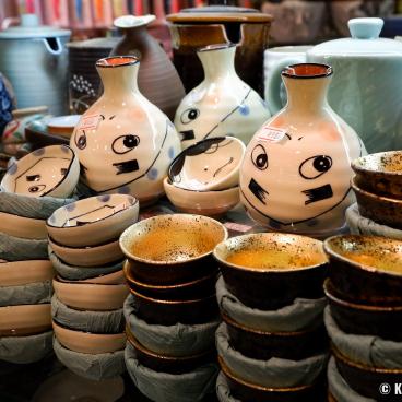 Sennichimae Doguyasuji (Osaka), Shop selling sake carafes and cups