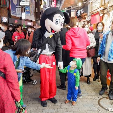 Shibuya (Tokyo), Mickey Mouse and Luigi cosplay for Halloween