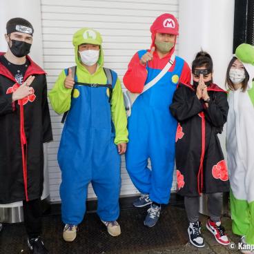 Shibuya (Tokyo), Naruto and Mario cosplay for Halloween