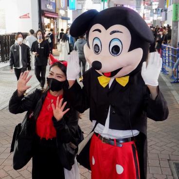 Shibuya (Tokyo), Mickey Mouse cosplay for Halloween