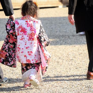 Sumiyoshi Taisha (Osaka), Little girl wearing a kimono for Shichi-Go-San in November