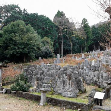 Shirahige-jinja, Ukawa Shijuhattai Sekibutsugun cemetery with Buddha statues