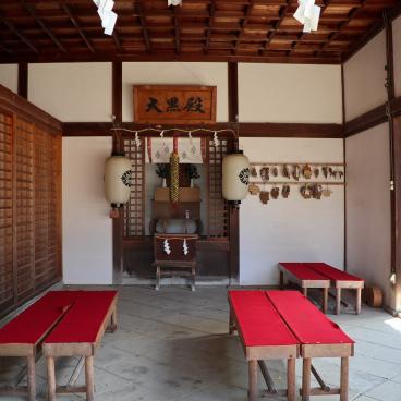 Tamukeyama Hachiman-gu, Inside view of a pavilion