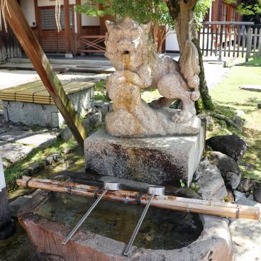Tamukeyama Hachiman-gu, Chozuya (or temizuya) purification fountain
