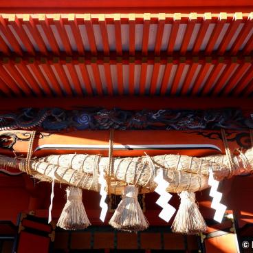 Fujisan Hongu Sengen Taisha, Shimenawa sacred cords on the shrine's main hall