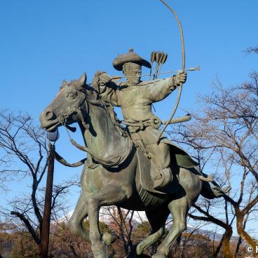Fujisan Hongu Sengen Taisha, Statue of Minamoto no Yoritomo