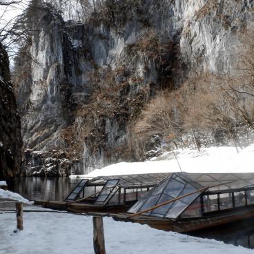 Geibikei Gorge (Iwate) in winter, Boat at the pier waiting for passengers