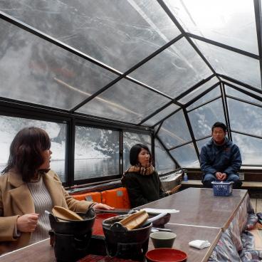 Geibikei Gorge (Iwate) in winter, Passengers seating at the kotatsu heating table