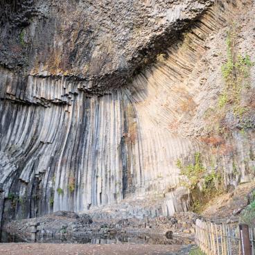 Genbudo Park (Kinosaki), Basalt rocks reflecting in a pond