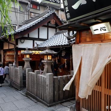 Hozenji Yokocho (Osaka), Hozen-ji temple