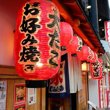 Hozenji Yokocho (Osaka), Front of the restaurants
