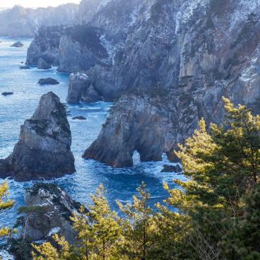 Kitayamazaki Cliffs (Tohoku), View on the coastline and the ocean in winter 3