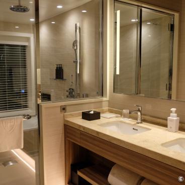 The Royal Park Hotel Iconic Osaka Midosuji, Bathrrom of the Executive Corner Deluxe Room