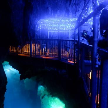 Ryusendo Cave (Tohoku), Subterranean lake viewed from the passageway