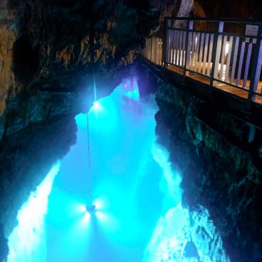 Ryusendo Cave (Tohoku), Subterranean lake viewed from the passageway 2