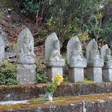 Unzen Jigoku (Kyushu), Buddhist statues