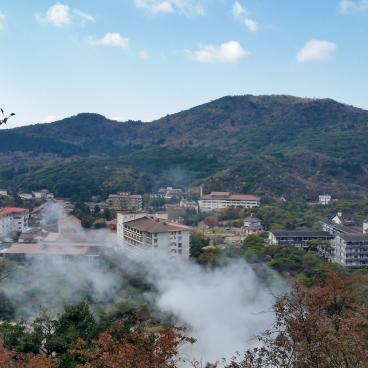 Unzen Jigoku (Kyushu), View on the thermal resort and fumaroles in autumn