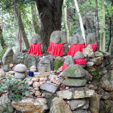 Chion-in temple in Kyoto, Buddhist steles decorated with red bibs