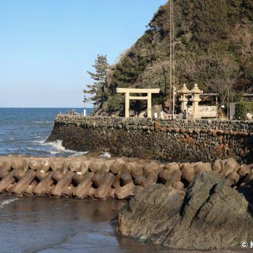 Meoto Iwa (Ise), Futami Okitama shrine on the seaside