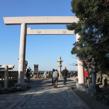 Meoto Iwa (Ise), Torii gate at the entrance of Futami Okitama shrine