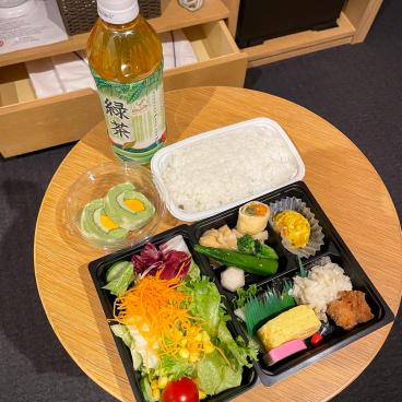 Quarantine in Japan during the Coronavirus pandemic, Bento-type cold meal 2