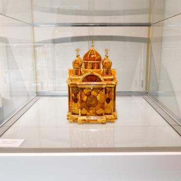 Kuji Amber Museum, Amber artwork