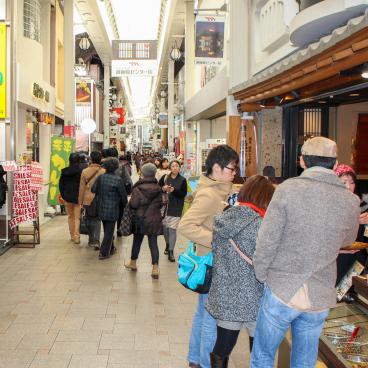 Naramachi District in Nara, Mochiidono Center Gai shopping arcade